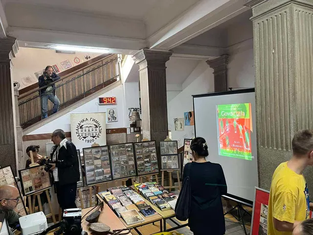 Изложба „Пиши, пиши ми“ у Паланачкој гимназији