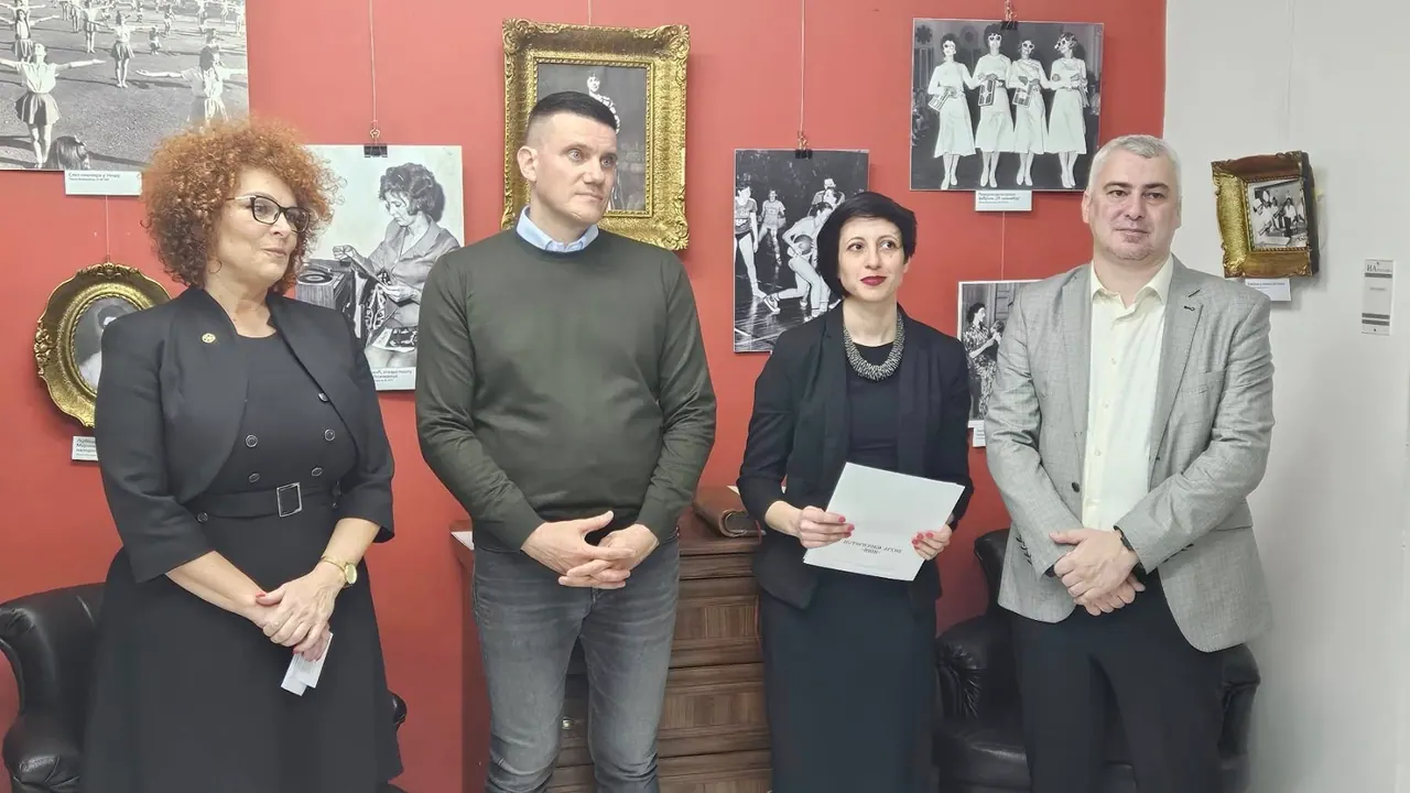 Отварање изложбе фотографија „Жена“