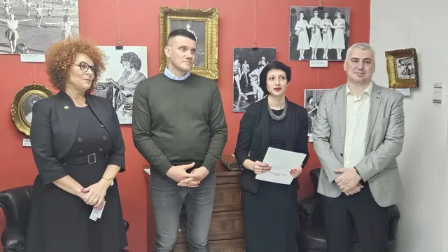 Отварање изложбе фотографија „Жена“